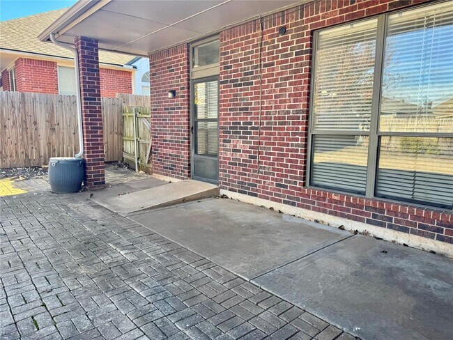 Building Photo - 1913 Lois Lynn Ln