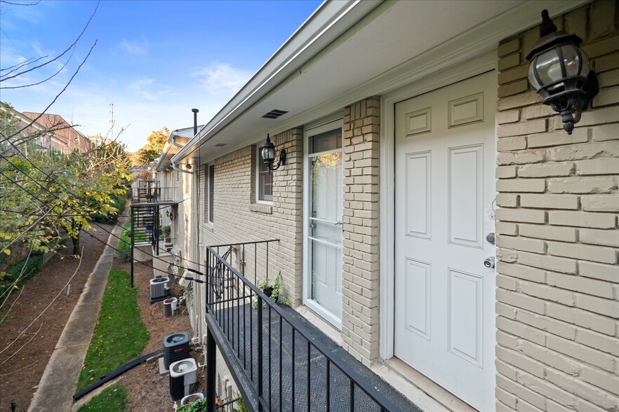 Building Photo - 869 Briarcliff Rd NE
