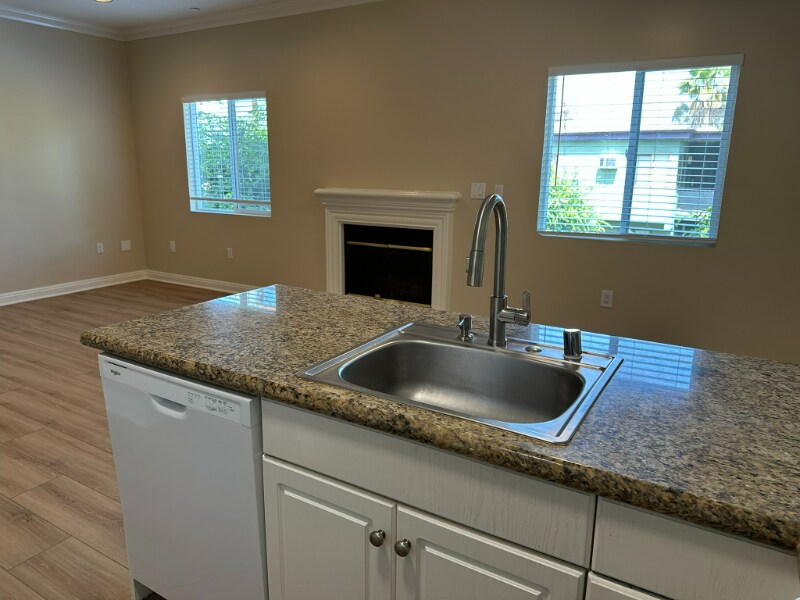Building Photo - 22651 Del Valle St