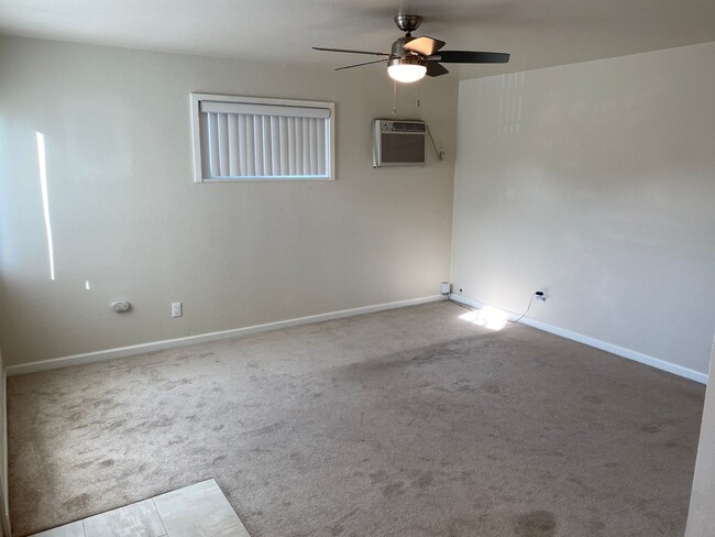 Building Photo - Top Floor 2-Bedroom Duplex in Fletcher Hills