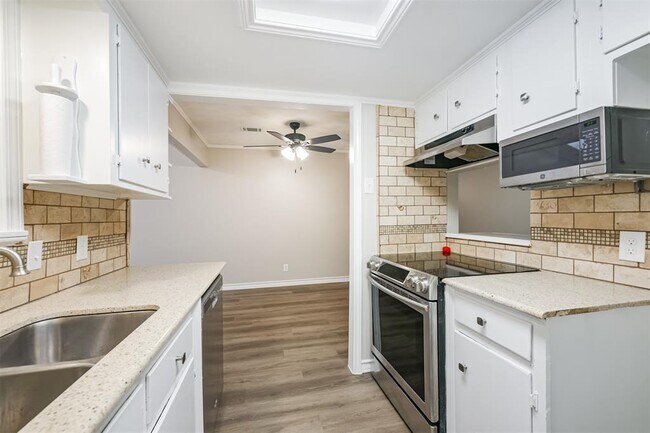 Building Photo - 433 Sunset Dr