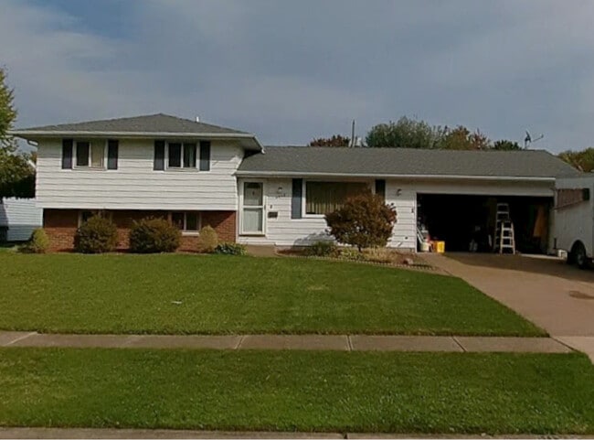 Building Photo - 4025 Kenyon Ave