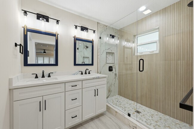 Building Photo - 1479 SW Seahawk Way