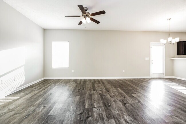 Building Photo - 1716 Sunray Dr