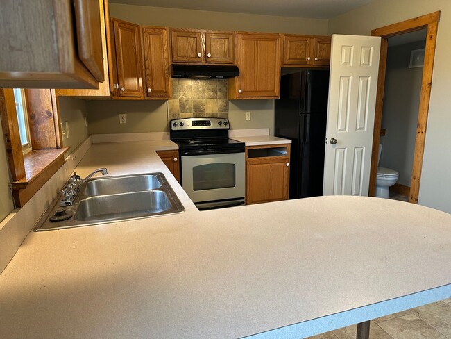 Building Photo - 3 Bedroom Townhouse Leola