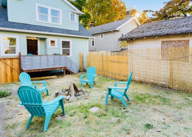 Building Photo - 4551 4th Ave NE