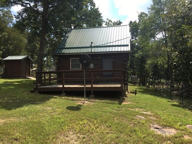Building Photo - 512 Log Cabin