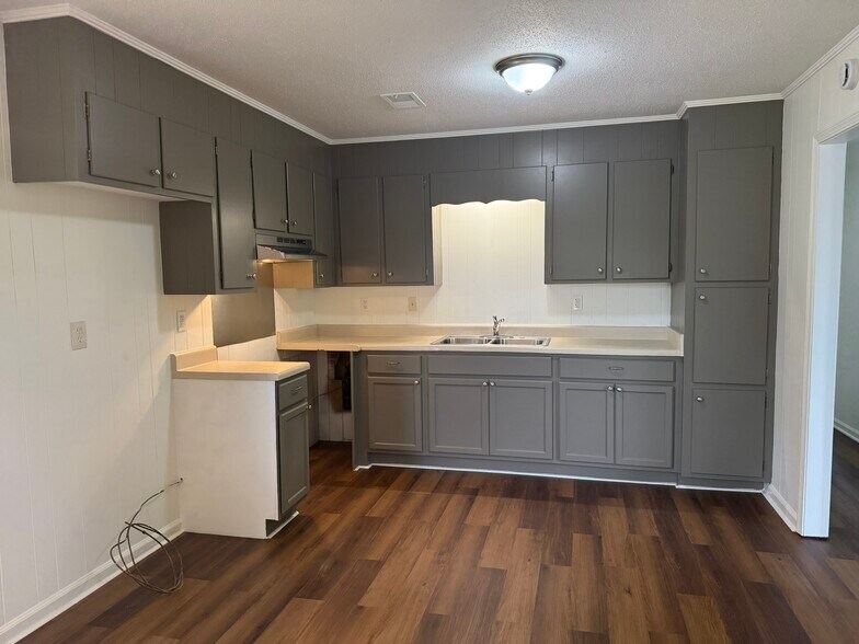 Kitchen - 636 Coalfire Ave