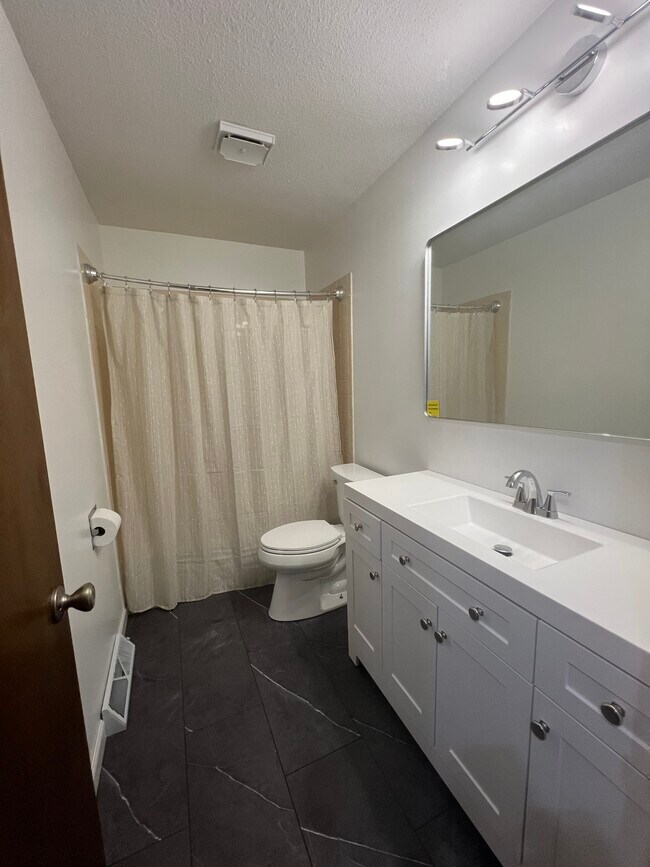 Building Photo - 3025 Parkwild Dr