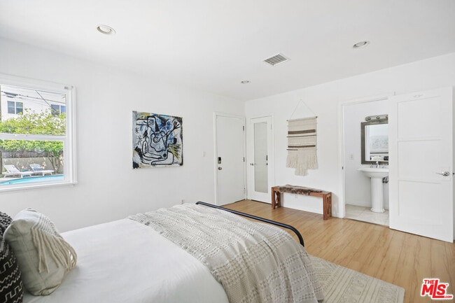 Building Photo - 11465 Cumpston St