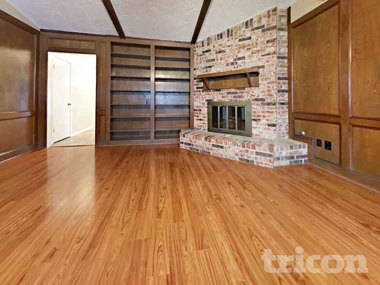Building Photo - 1838 Turtle Creek Dr