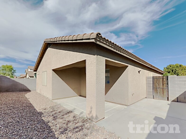 Building Photo - 873 E Geona St