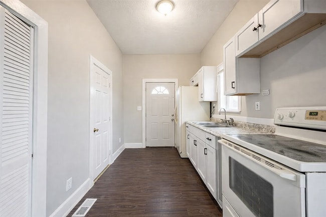 Building Photo - 19 S Tuxedo St