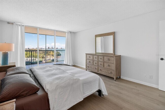 Building Photo - 100 Oakmont Ln