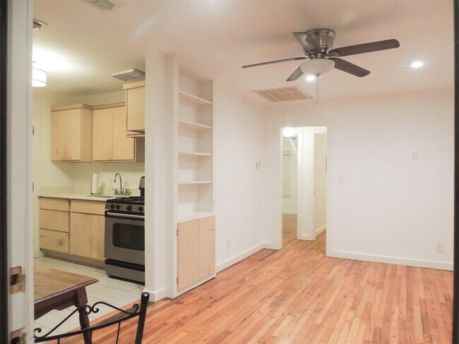 Building Photo - 1307 Deloney St