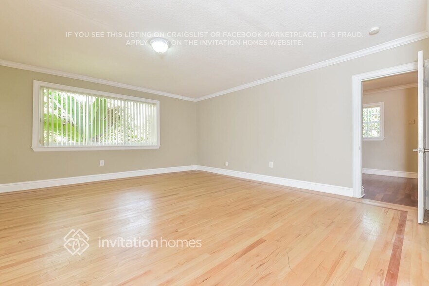 Building Photo - 3220 SW 118th Ct