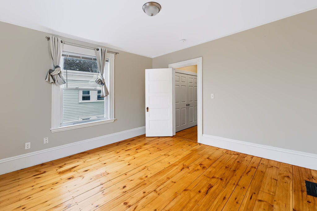 Building Photo - 37 Thorndike St