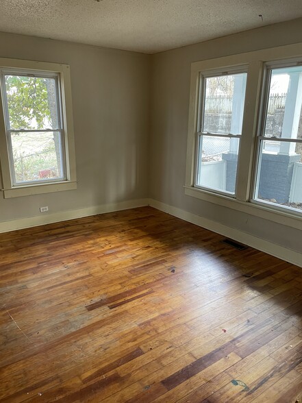 Building Photo - 326 Sanford St