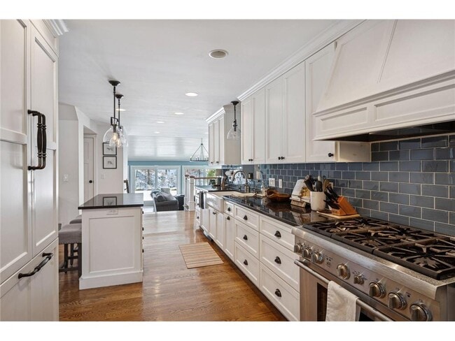 Building Photo - 5 Cooper Ave