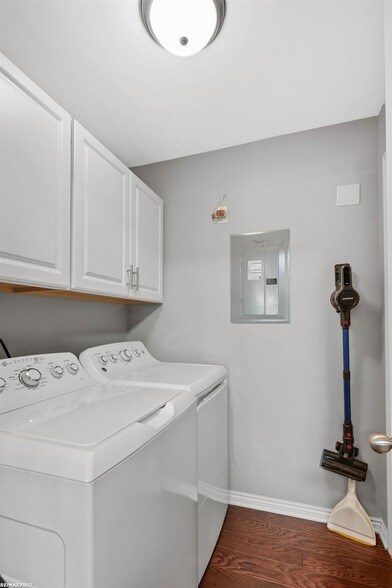 Building Photo - 6986 Boulder Pointe Dr