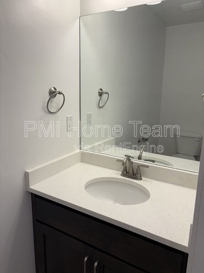 Building Photo - 618 W Cozy Ln