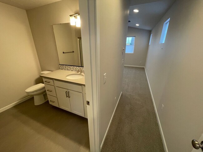 Building Photo - N18