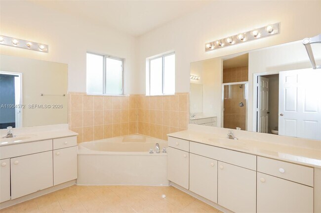 Building Photo - 15464 SW 18th Ln