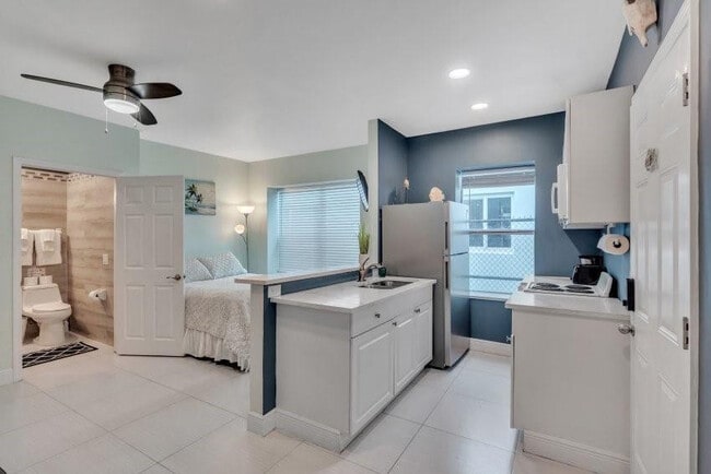 Building Photo - 324 Indiana St