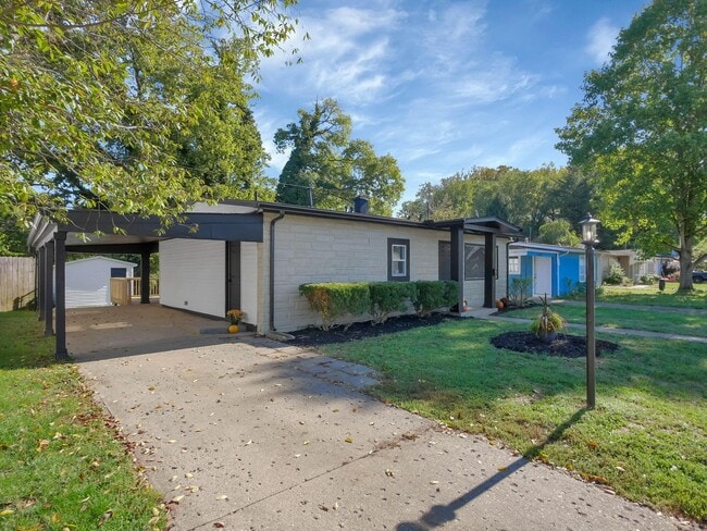 Building Photo - 452 Stella Ave