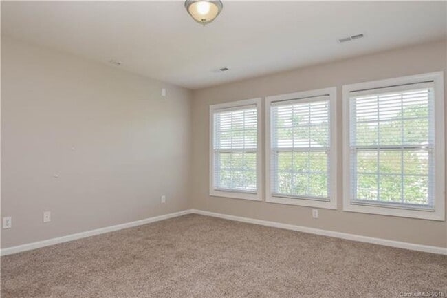 Building Photo - 4 BR/2.5BA  Community Pool | Fenced backyard!