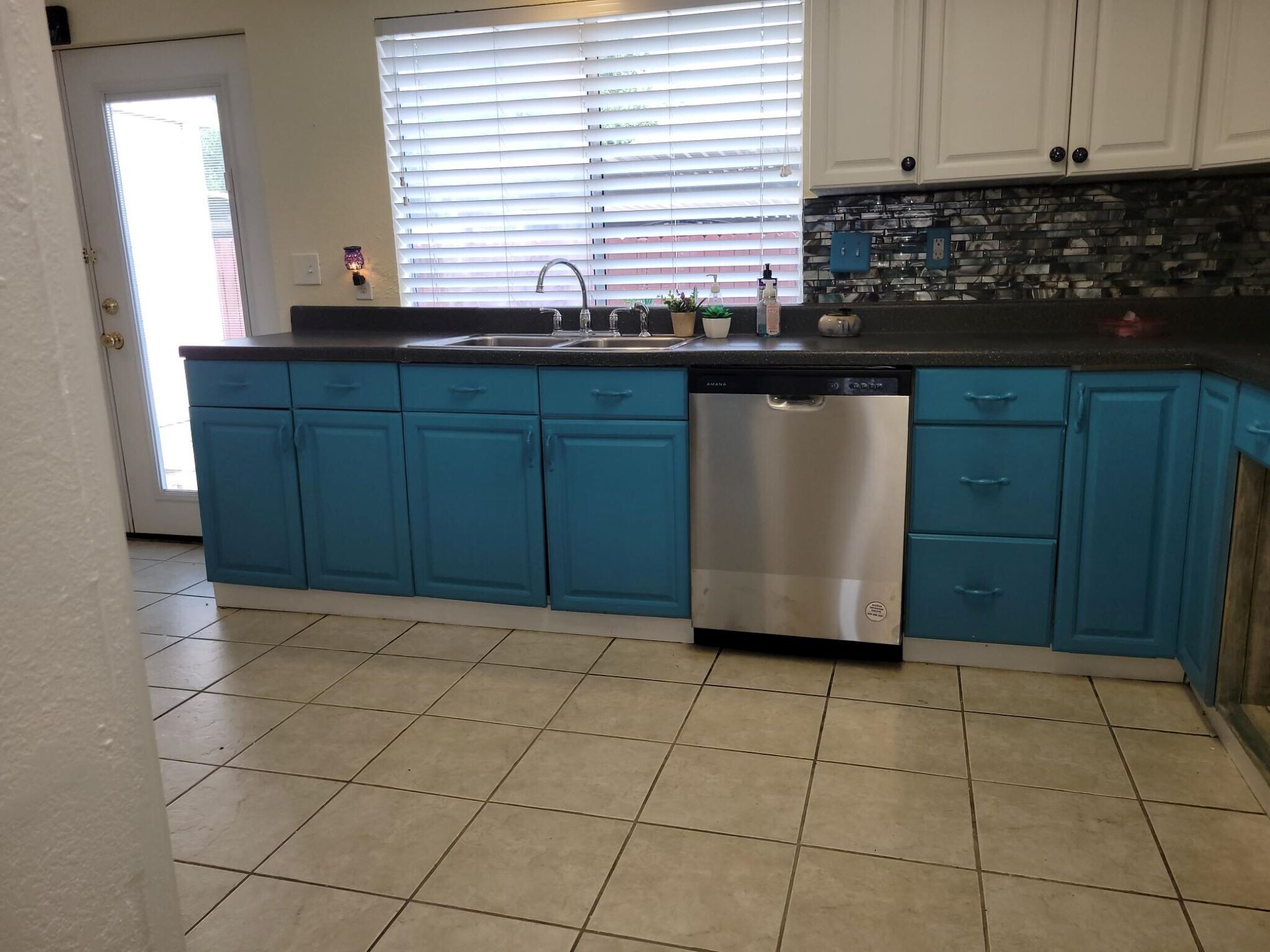 Building Photo - 10813 Sandpiper Dr