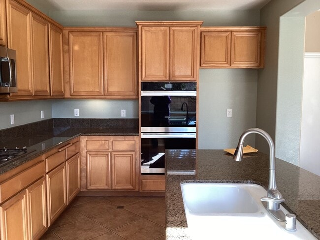 Building Photo - Beautiful Large Two Story Home is Centrall...