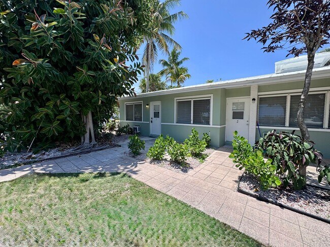 Primary Photo - 1021 NE 8th Ave