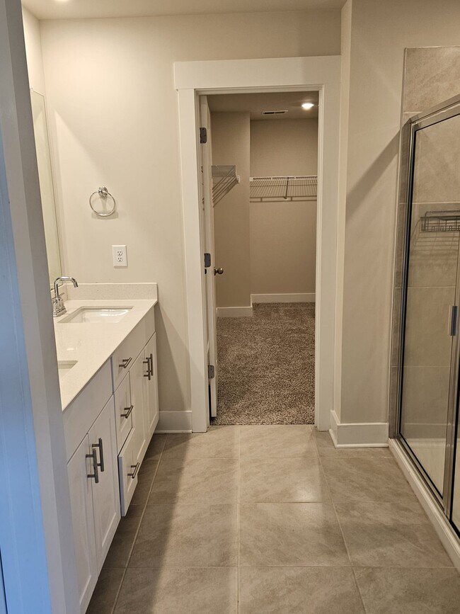 Building Photo - 558 Laxton Rd