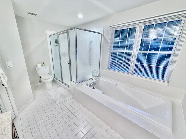 Building Photo - 2730 Wildwood Cir
