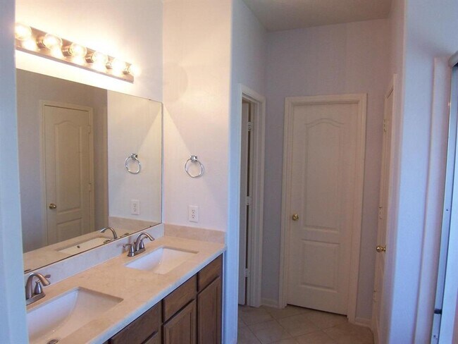 Building Photo - 25910 N Lakefair Dr