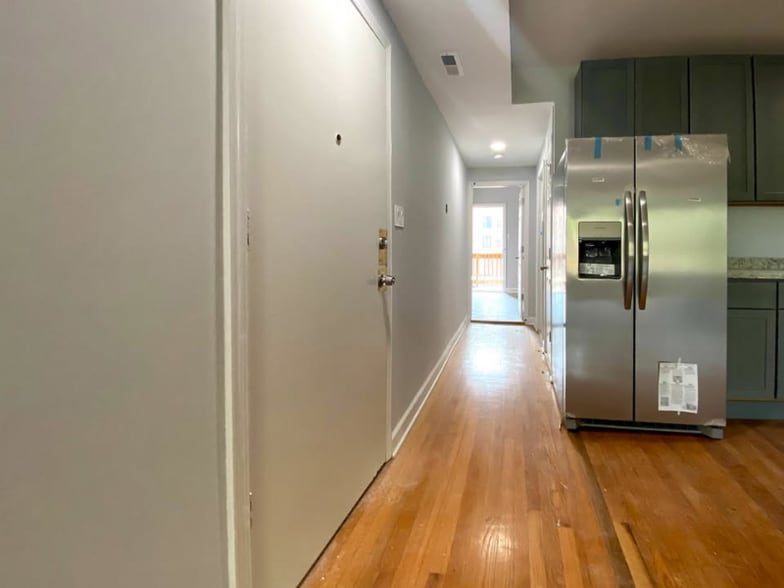 Building Photo - 619 E Groveland Park