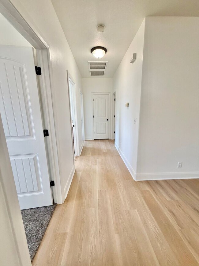Building Photo - 2254 S 240 W