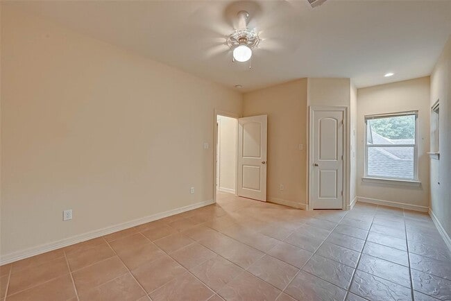 Building Photo - 3450 Pebble Beach Blvd