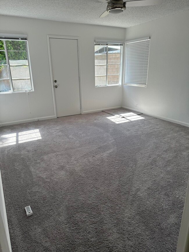 Building Photo - 53548 Avenida Vallejo