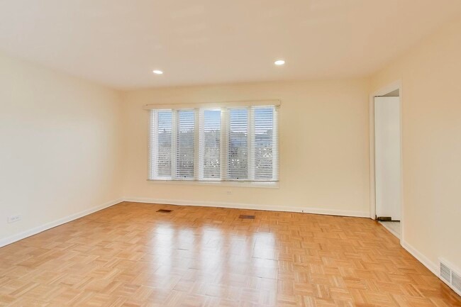 Building Photo - 475 Laurel Ave