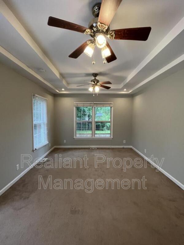 Building Photo - 1940 Pershing Rd