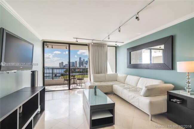 Building Photo - 555 NE 15th St