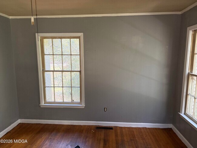 Building Photo - 942 Dogwood Cir