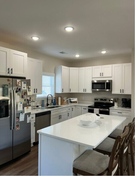 Building Photo - 957 High Bluff Cir