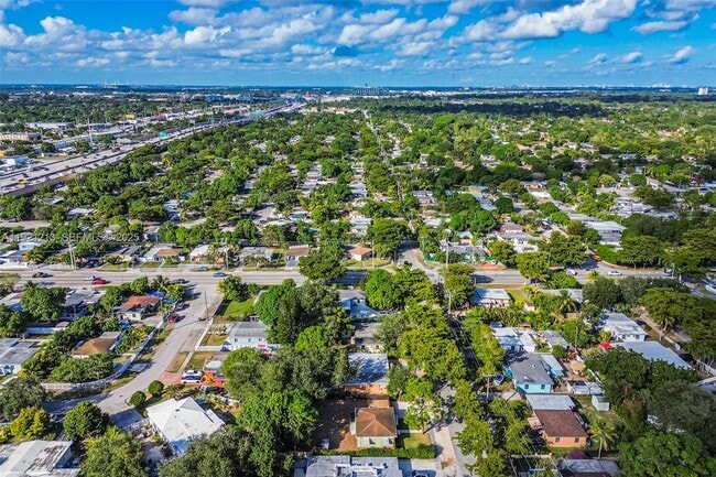 Building Photo - 13590 NW 5th Ave