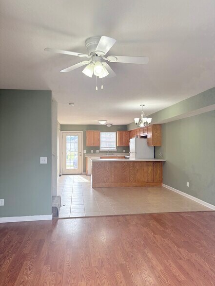 Building Photo - 2708 Lantern Walk SE