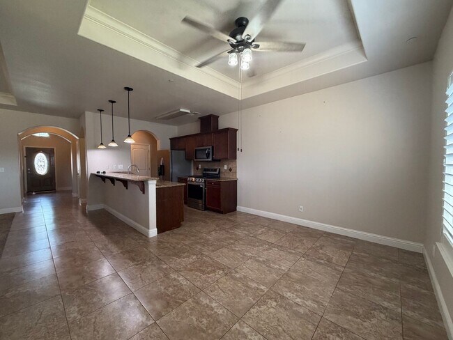 Building Photo - 2710 Orange Tree Dr