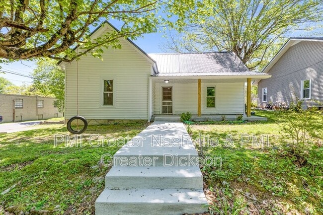 Primary Photo - 300 W Railroad St