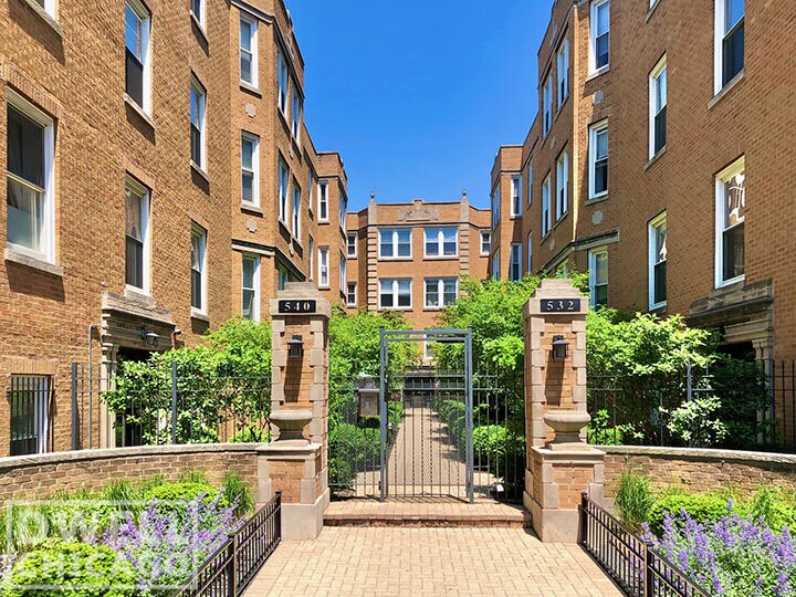 Building Photo - 521 W Belmont Ave